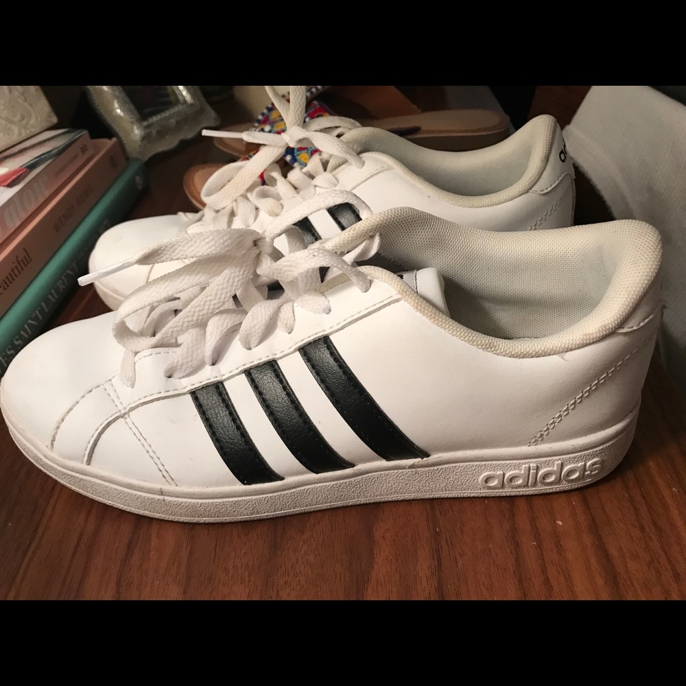 Barely used adidas tennis shoes